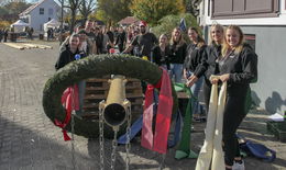 In Mackenzell: Baumaufstellen nach traditioneller Rhöner Art