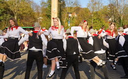 "Ein ganz tolles Wochenende" - Dreireihentanz bei Kaiserwetter