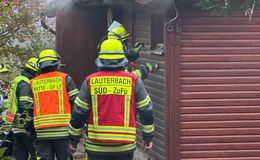 Brennende Gartenhütte sorgt für Feuerwehreinsatz in Frischborn