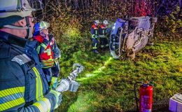 BMW kommt am Abend von A66 ab - Fahrer glücklicherweise nur leicht verletzt