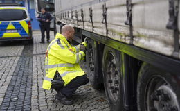 Übermüdete Lkw-Fahrer sind gefährlich! - 24-Stunden-Kontrolle