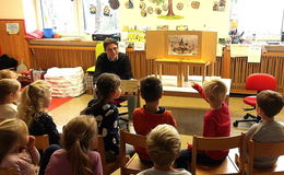 Bürgermeister Timo Lübeck zum Vorlesetag im Kindergarten