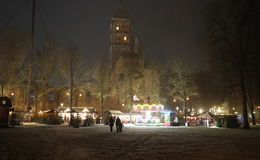 Der Countdown läuft: Weihnachtsmarkt im Schatten der Stiftsruine