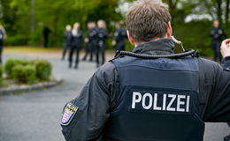 41-Jährige wegen Beleidung, Bedrohung und Angriff auf Beamte festgenommen