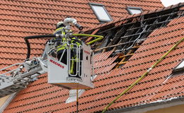 Feuerwehr rückt wegen Dachstuhlbrand aus - zum Glück keine Verletzten