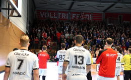 Tolle Stimmung  vor 2.800 Fans in der Werner-Aßmann-Halle trägt ThSV zum Sieg