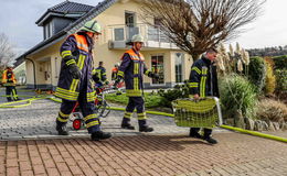 Feuerwehr muss zu Herdbrand in Hettenhausen ausrücken - niemand verletzt