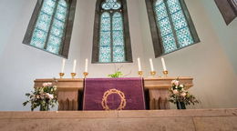 Kunstvolle Stoffbehänge von Altar und Kanzel aus Christuskirche gestohlen