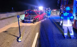 Wie ein Wunder: Fahrer wird nach schwerem Unfall auf der A5 nur leicht verletzt