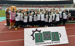 Einlaufkinder der JSG Lauter erleben Regionalliga-Spiel hautnah