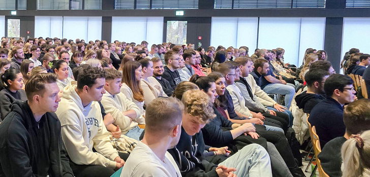 Das Studienzentrum der Finanzverwaltung und Justiz hat im Rahmen der erstmals durchgeführten Veranstaltungsreihe "History Weeks" die Rolle der Finanzverwaltung im Spiegel der Geschichte und Gegenwart beleuchtet.