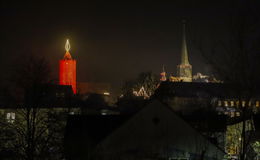 Kleiner aber feiner Weihnachtsmarkt mit größter Kerze der Welt