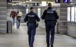 Einsatz am Bahnhof - Auseinandersetzung zwischen Fußballfans