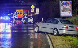 Nach Auffahrunfall auf der B27: Polizei sucht Zeugen zu drittem Fahrzeug