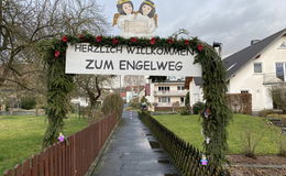 Weihnachtlich gestalteter Birkenweg lässt die Herzen höher schlagen 