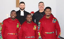 Trio KAWA begeistert bei Adventsgottesdienst in Bronnzeller Friedenskirche