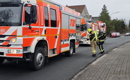 Feuerwehr rückt wegen Rauchentwicklung aus - Essen auf Herd