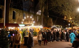 Große Zufriedenheit auf dem Weihnachtsmarkt trotz mäßigen Wetters