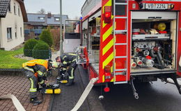 Feuerwehr und Rettungsdienst in Nieder-Ohmen: Flammen am Backofen