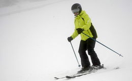 Fünf Tipps zur Ladungssicherung: Ski, Helm und Co. richtig verstauen