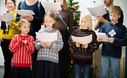 Chorbesuch erwärmt die Herzen im Herz-Jesu-Krankenhaus