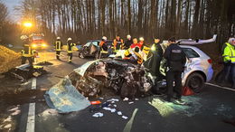 Tragischer Unfall auf der B275: Audi-Fahrer stirbt nach schwerem Crash