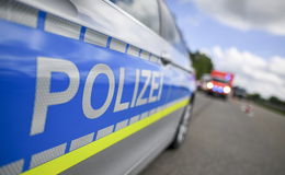 Mercedes-Fahrer (59) verursacht Massencrash und haut ab