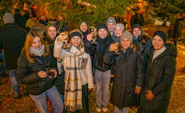 Weihnachtsmarkt zieht am zweiten Adventssonntag viele Besucher an