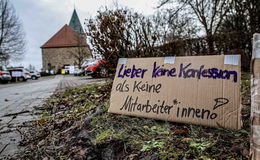 Eltern protestieren gegen KiTa-Schließung - für Berufstätige katastrophal!