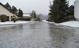 Auf den Straßen wird es rutschig! DWD warnt vor Schnee und Glatteis