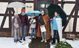 Sternsingerinnen und Sternsinger waren in Rasdorf unterwegs