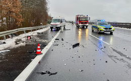 Crash auf der A4: Drei Fahrzeuge beteiligt - Keine Rettungsgasse