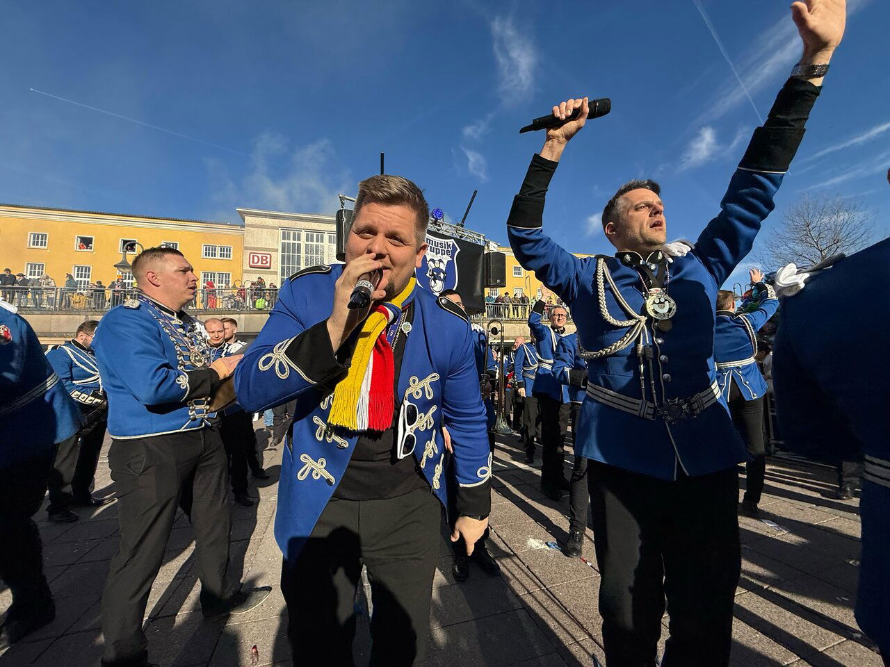 Die Musiktruppe Künzell sorgte auf dem Fuldaer Rosenmontagsumzug für beste Stimmung