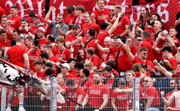 Gute Stimmung im Fanblock von Hessen Kassel