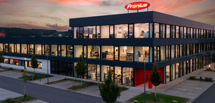 Beim Tag der Ausbildung erhältst du am 24. Mai 2025 einen Blick hinter die Kulissen von Fronius.