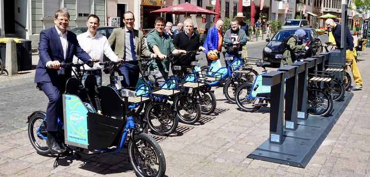 Dr. Heiko Wingenfeld, Oberbürgermeister Fulda, Christian Drost, Mobilmacher und Projektkoordinator 1-2-Drive, Daniel Schreiner, Stadtbaurat, Stephan Fehrenbach, Mobilitätsmanager Stadt Fulda, Mario Wermuth, Geschäftsführer "1-2-Drive".