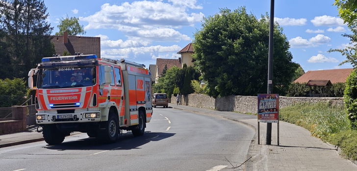 Zwei Brände direkt hintereinander beschäftigten am Freitagnachmittag die Kräfte der Feuerwehr Fulda.