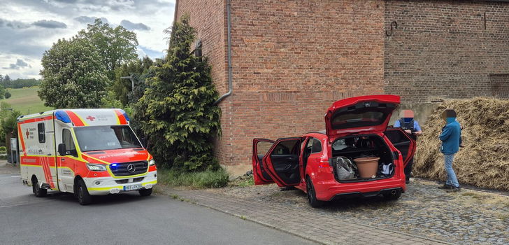 Einsatz für die Retter am Freitagabend: Die Leitstelle alarmierte zu einem schweren Unfall mit Personenschaden in Bebra-Rautenhausen (Landkreis Hersfeld-Rotenburg).