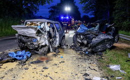 Tragisches Unglück auf B 454: Fahrer (56) verstirbt noch an der Unfallstelle