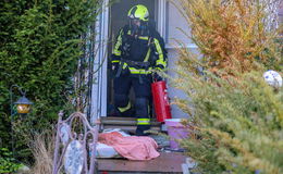 Brand in Doppelhaushälfte: Zwei Personen und ein Hund gerettet