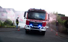 Neues Staffellöschfahrzeug für Schwarzbach feierlich in Empfang genommen