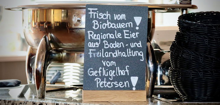 Im Hotel Fulda Mitte wird Regionalität in allen Bereichen gelebt – vom Frühstücksbuffet über die regionale Kaffeepause bis hin zu den Getränken im Barbetrieb.