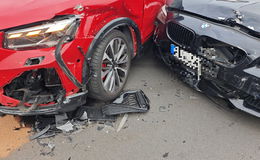 Zusammenstoß von zwei Fahrzeugen im Pröbelsfeld: Eine Person verletzt