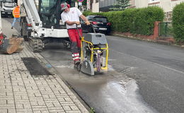 Wasserrohrbruch: Mehrere Straßen ohne Wasser, Fahrbahn wird aufgeschnitten
