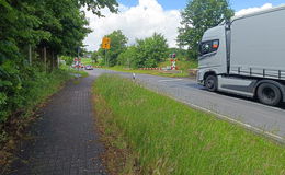 Kein Weiterkommen: Verkehrsteilnehmer stehen vor geschlossener Schranke