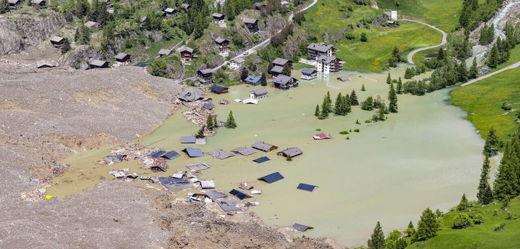 Die Lonza kann nicht abfließen, der Stausee dürfte bald überlaufen.