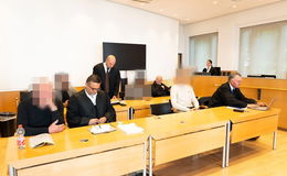 Vier Angeklagte sollen widerstandsunfähiges Opfer vergewaltigt haben