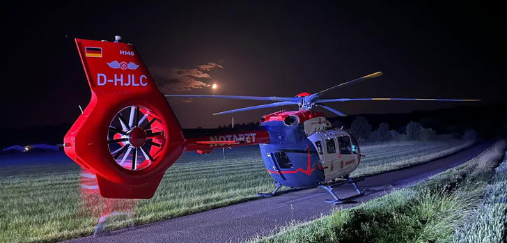 Der Unfallfahrer wurde schwer verletzt und mittels Rettungshubschrauber in ein Krankenhaus gebracht.