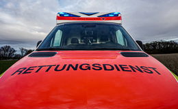 Vorfahrt missachtet: Zusammenstoß zwischen Kleintransporter und Pkw