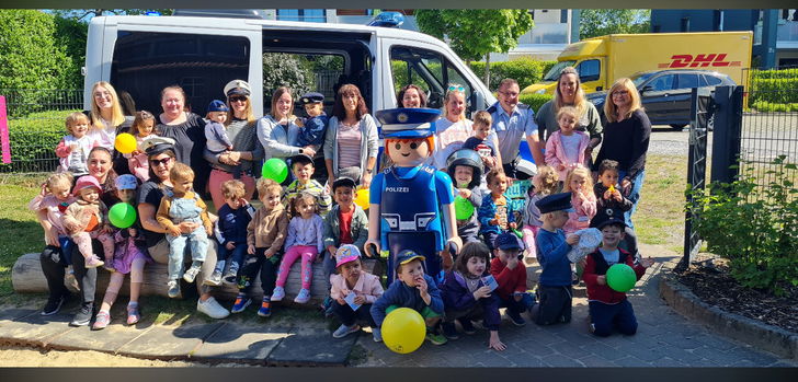Ein besonderer Tag: Die Kinder der Kita Dippelmühle waren begeistert über den Besuch der Bundespolizei.